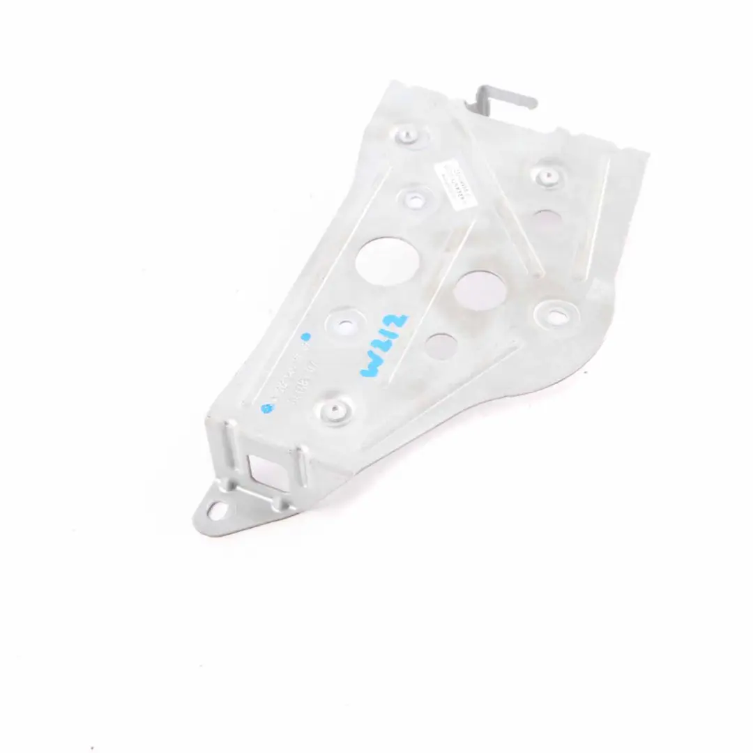 Supporto telecamera posteriore Portellone posteriore per Mercedes W212 con numero di parte A2125452740 Mercedes W212 Supporto telecamera posteriore Portellone posteriore - SKU A2125452740 - Numero di parte A2125452740