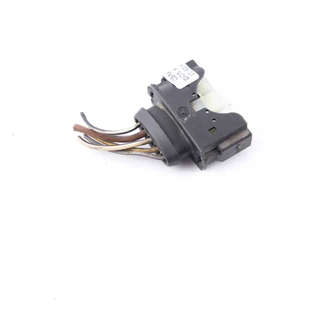 Lamp Plug Mercedes W203 Front Left N/S Light Socket Wiring to with Part number A2125454628 Lamp Plug Mercedes W203 Front Left N/S Light Socket Wiring - SKU A2125454628 - Part number A2125454628