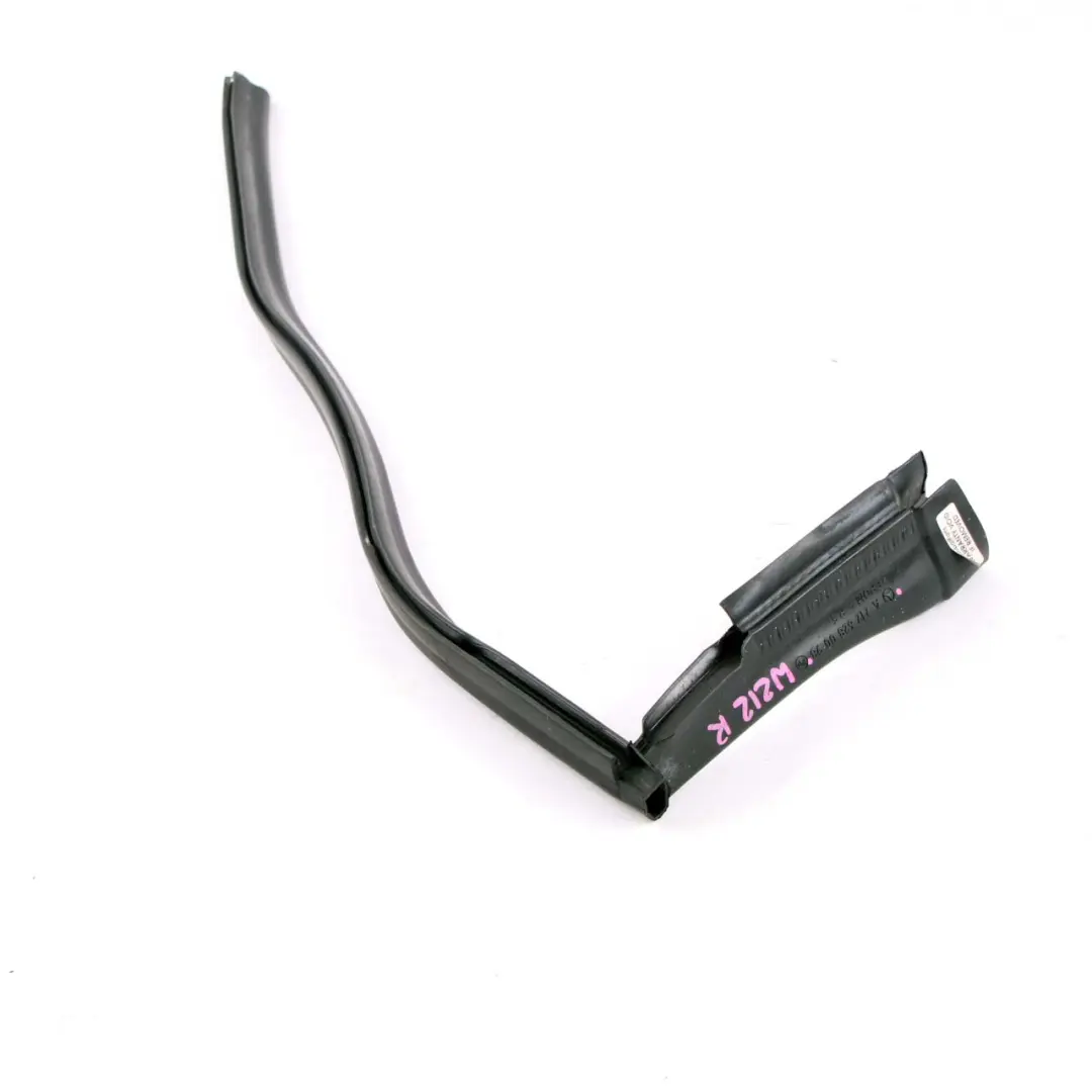 Dichtung Mercedes W212 Motorhaube Gummidichtung Rechts für Motor mit Teilenummer A2126280098 Motor Dichtung Mercedes W212 Motorhaube Gummidichtung Rechts - SKU A2126280098 - Teilenummer A2126280098