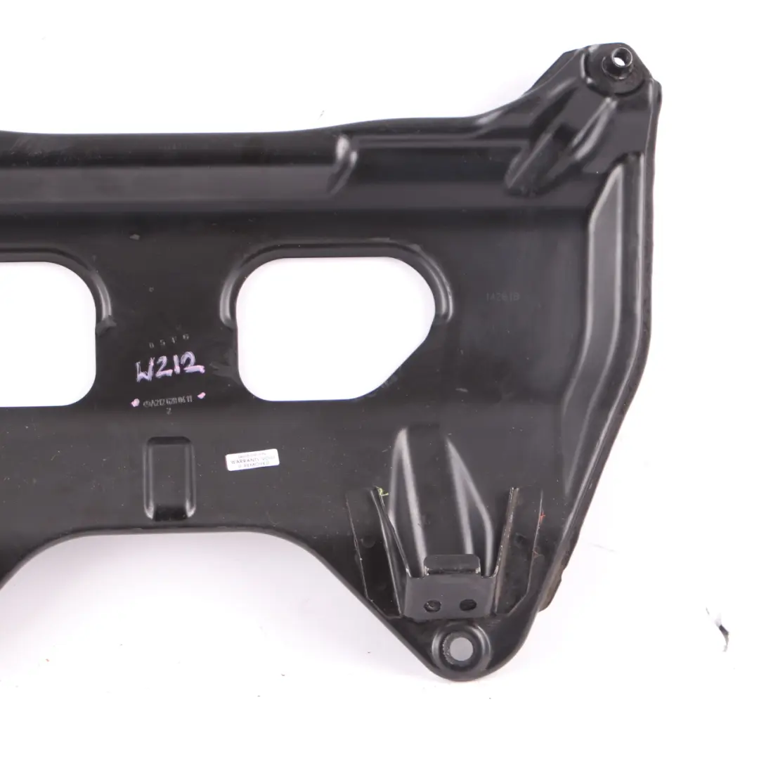 Osłona Płyta Skrzyni Biegów do Mercedes W204 W212 o numerze A2126280411 Mercedes W204 W212 Osłona Płyta Skrzyni Biegów - SKU A2126280411 - Numer Części A2126280411