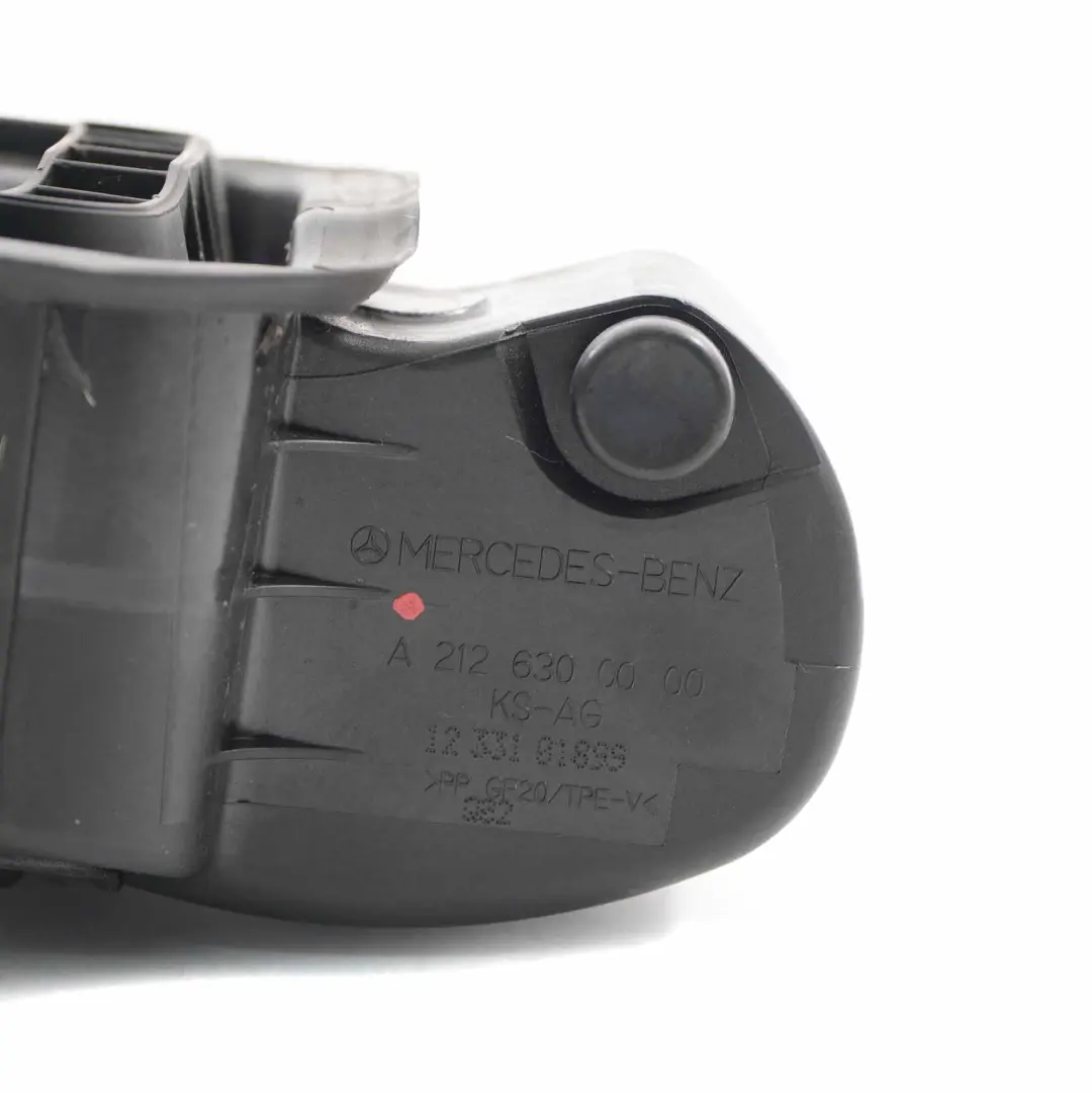 Mercedes W212 Couvercle trappe remplissage carburant Capuchon - SKU A2126300067 - Numéro de pièce A2126300067