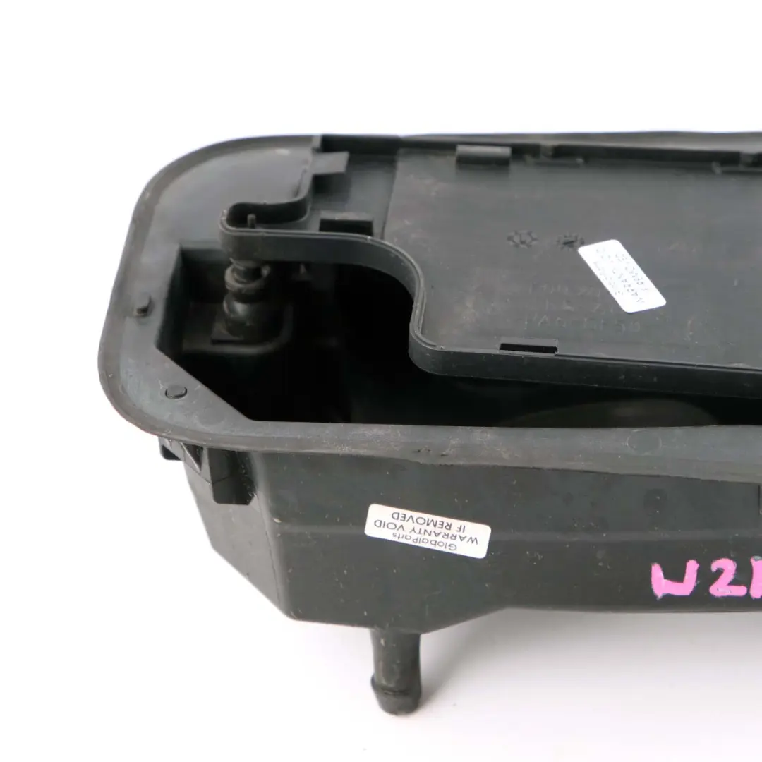 Mercedes W212 Couvercle trappe remplissage carburant Capuchon - SKU A2126300067 - Numéro de pièce A2126300067