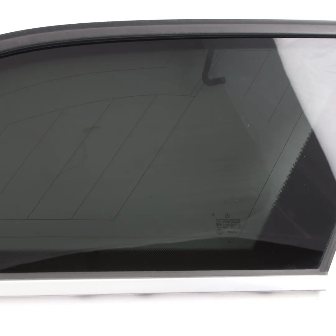Finestrino laterale Mercedes S212 posteriore destro Vetro colorato AS3 per con numero di parte A2126701612 Finestrino laterale Mercedes S212 posteriore destro Vetro colorato AS3 - SKU A2126701612 - Numero di parte A2126701612