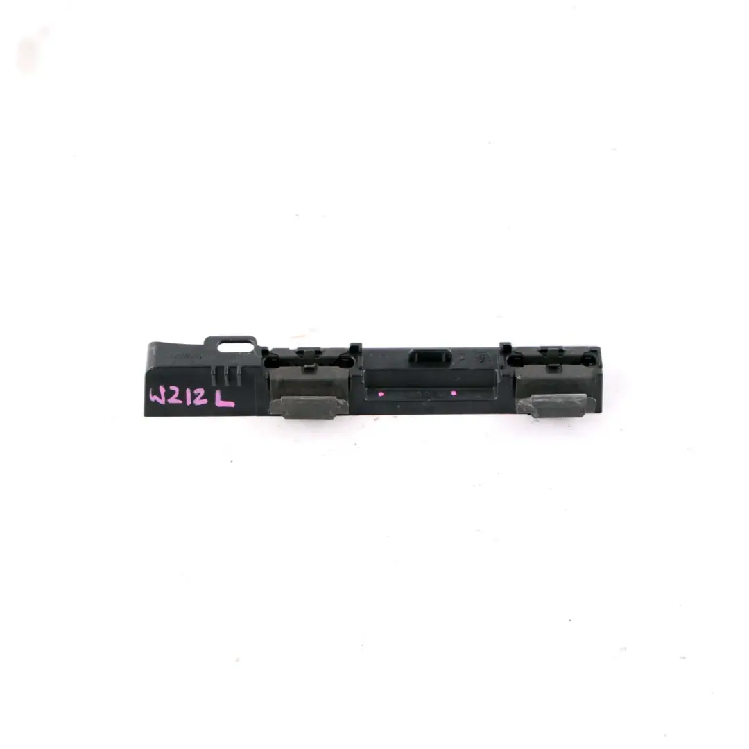 Soporte Embellecedor Trasero Izquierdo Soporte para Mercedes W212 con número de pieza A2126800156 Mercedes W212 Soporte Embellecedor Trasero Izquierdo Soporte - SKU A2126800156 - Número de pieza A2126800156