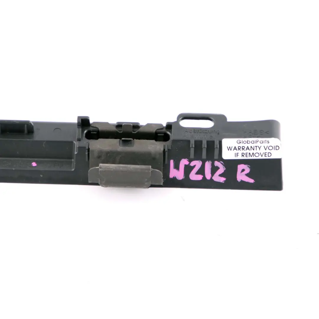 Mercedes W212 Support De Garniture Arrière Droite Pièce Intérieure - SKU A2126800256 - Numéro de pièce A2126800256