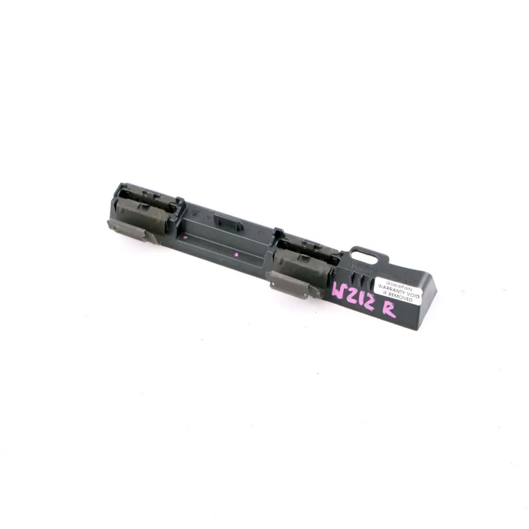 Mercedes W212 Supporto Trim Posteriore Destro Parte Interna Staffa - SKU A2126800256 - Numero di parte A2126800256