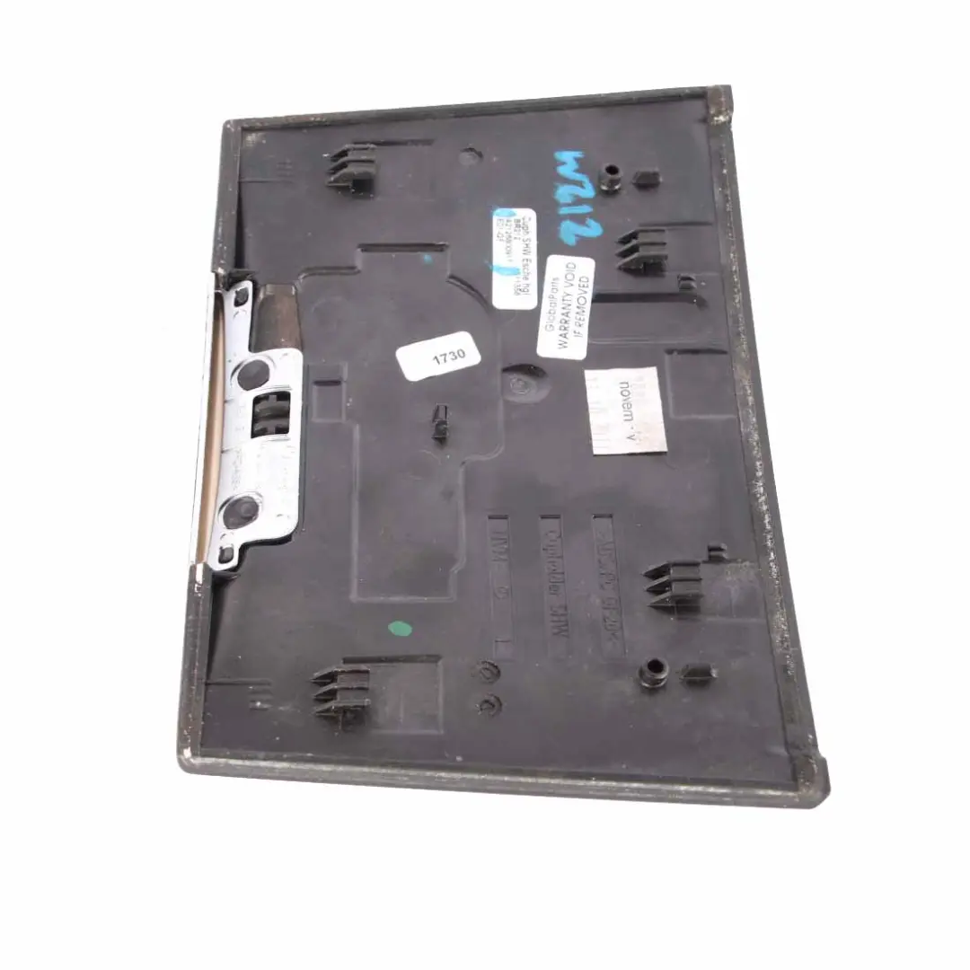 Mercedes W212 Cache Cendrier Garniture Allume Cigare Noir - SKU A2126800917 - Numéro de pièce A2126800917