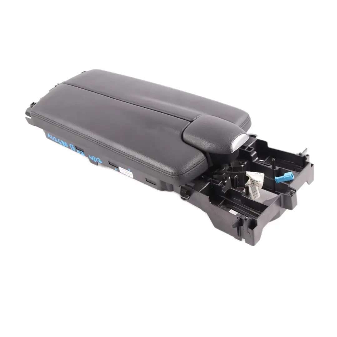 Bracciolo Centrale Vassoio Portaoggetti per Mercedes W212 con numero di parte A2126805602 Mercedes W212 Bracciolo Centrale Vassoio Portaoggetti - SKU A2126805602 - Numero di parte A2126805602