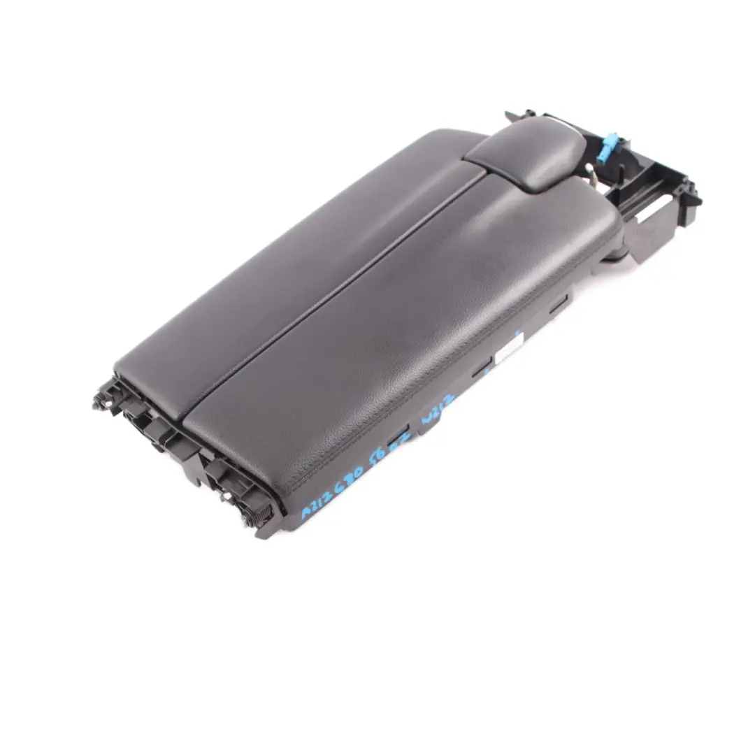 Bracciolo Centrale Vassoio Portaoggetti per Mercedes W212 con numero di parte A2126805602 Mercedes W212 Bracciolo Centrale Vassoio Portaoggetti - SKU A2126805602 - Numero di parte A2126805602