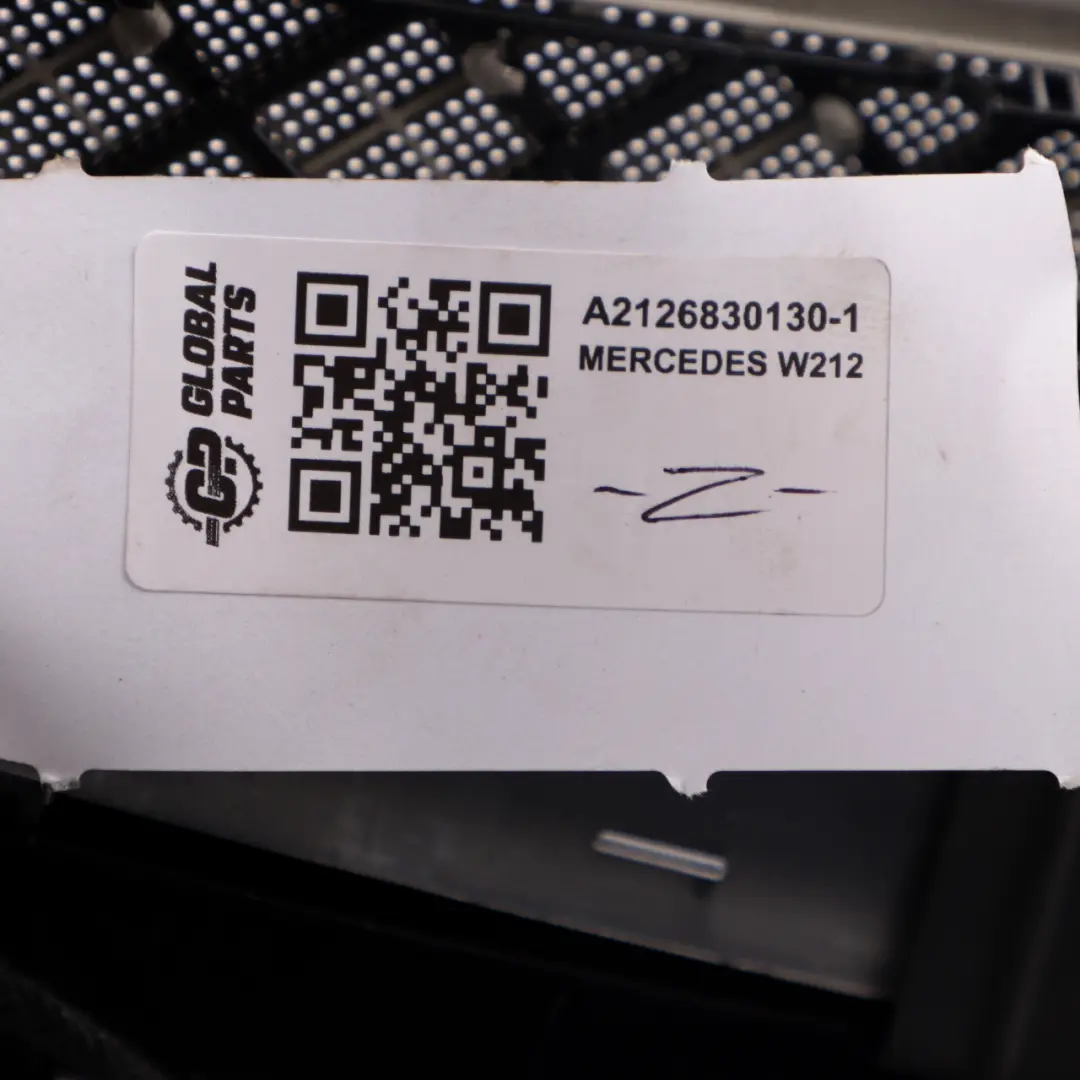 Cache feu stop arrière pour Mercedes W212 à propos du numéro de pièce A2126830130 Mercedes W212 Cache feu stop arrière - SKU A2126830130-1 - Numéro de pièce A2126830130