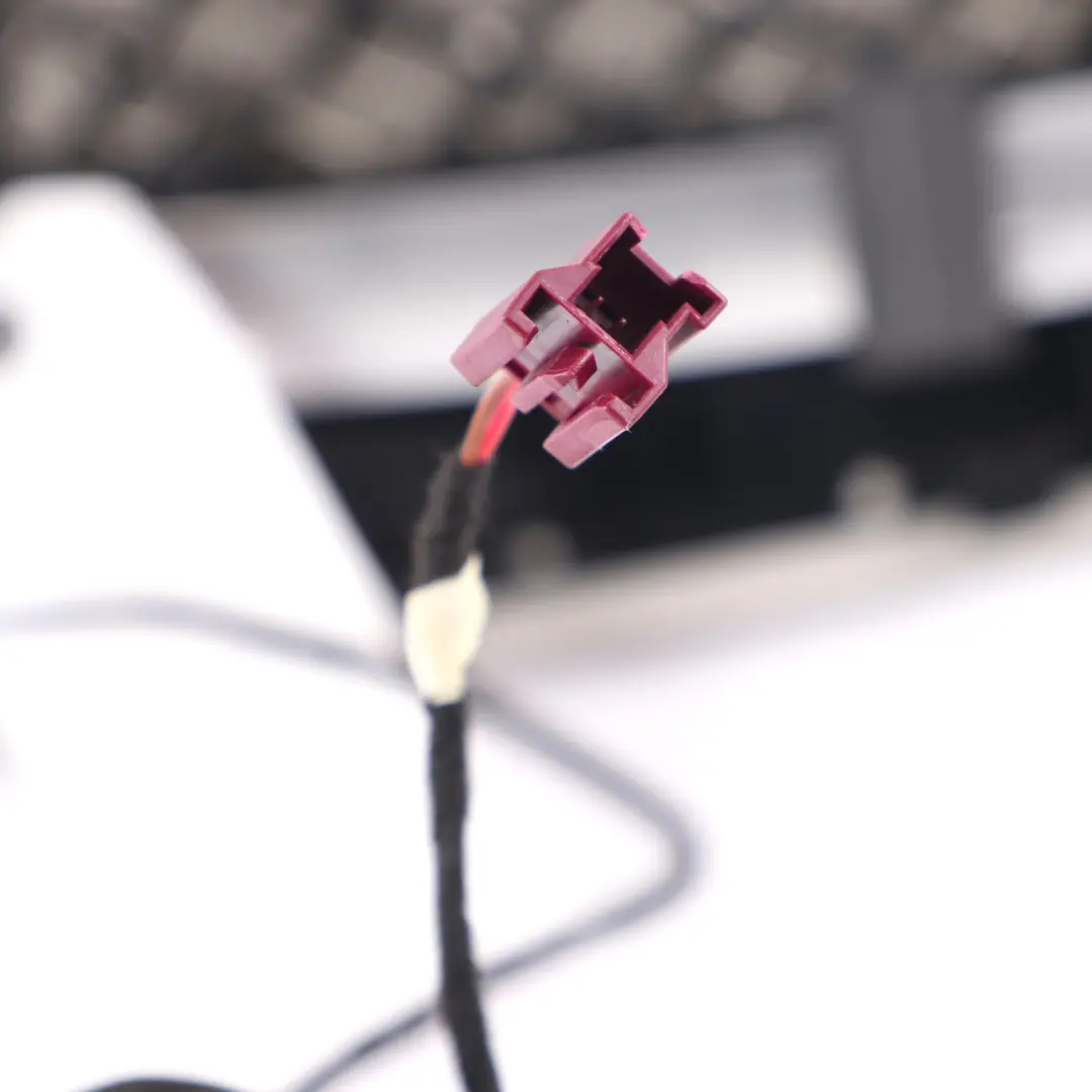 Copertura Terza Luce Freno Stop Posteriore per Mercedes W212 con numero di parte A2126830130 Mercedes W212 Copertura Terza Luce Freno Stop Posteriore - SKU A2126830130-1 - Numero di parte A2126830130