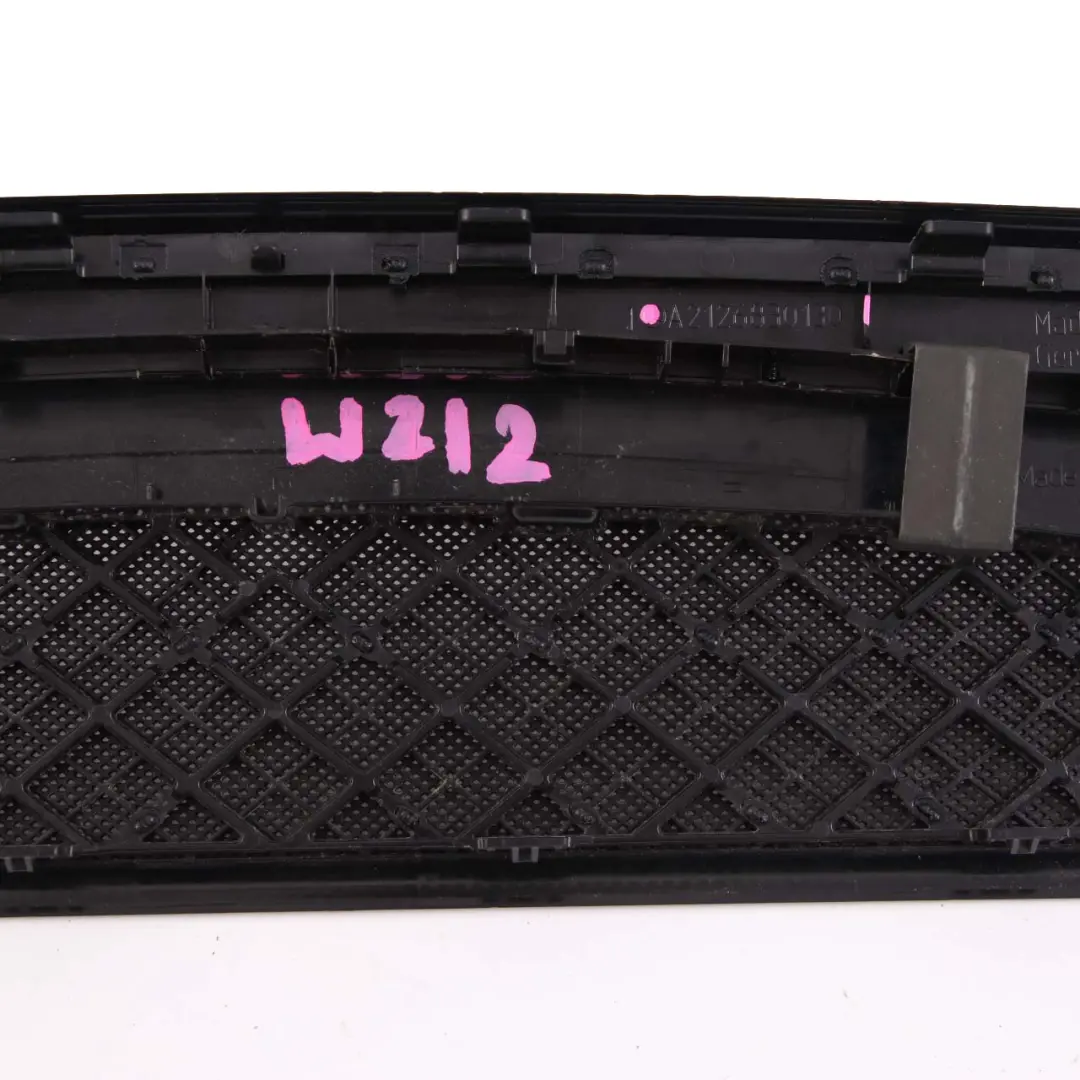 Abdeckung Dritte Bremse Bremslicht Hinten Trim für Mercedes W212 mit Teilenummer A2126830130 Mercedes W212 Abdeckung Dritte Bremse Bremslicht Hinten Trim - SKU A2126830130 - Teilenummer A2126830130