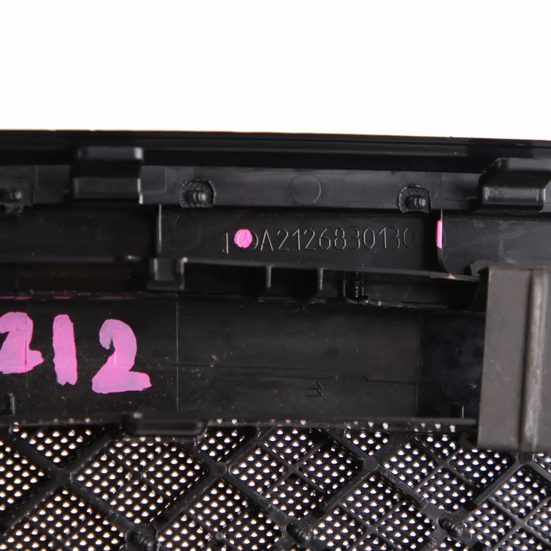 Cache Troisieme Feu Stop Arriere pour Mercedes W212 à propos du numéro de pièce A2126830130 Mercedes W212 Cache Troisieme Feu Stop Arriere - SKU A2126830130 - Numéro de pièce A2126830130