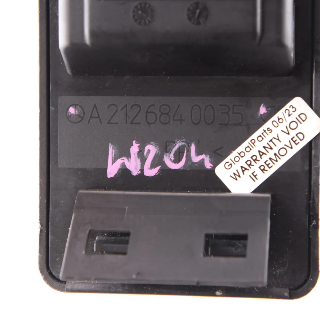 Bodengriff Kofferraum Hebeabdeckung Halterung für Mercedes W204 W212 mit Teilenummer A2126840035 Mercedes W204 W212 Bodengriff Kofferraum Hebeabdeckung Halterung - SKU A2126840035 - Teilenummer A2126840035