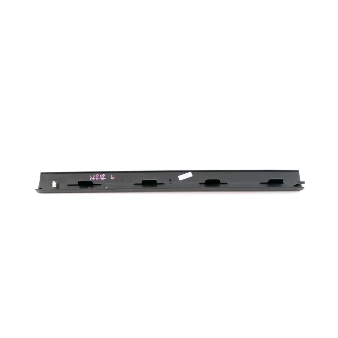 Tür Schweller Schiene Abdeckung Vorderseite Links für Mercedes W212 mit Teilenummer A2126860136 Mercedes W212 Tür Schweller Schiene Abdeckung Vorderseite Links - SKU A2126860136 - Teilenummer A2126860136