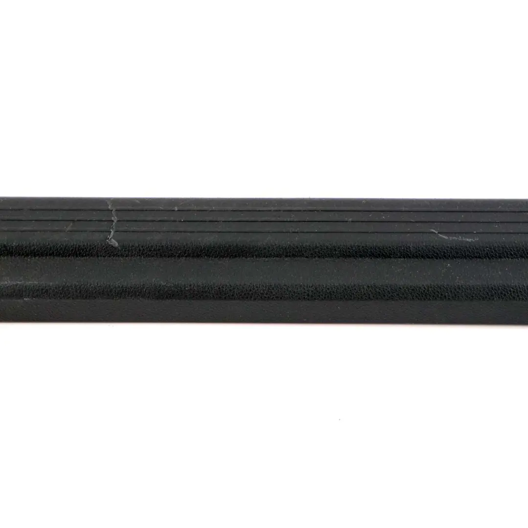 Listwa Nakładka Progu Prawy Przód do Mercedes W212 o numerze A2126860236 Mercedes W212 Listwa Nakładka Progu Prawy Przód - SKU A2126860236 - Numer Części A2126860236