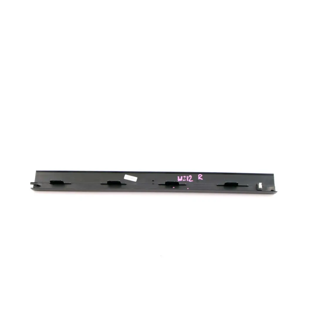 Mercedes W212 Rivestimento Interno Delle Porte Anteriore Destro - SKU A2126860236 - Numero di parte A2126860236