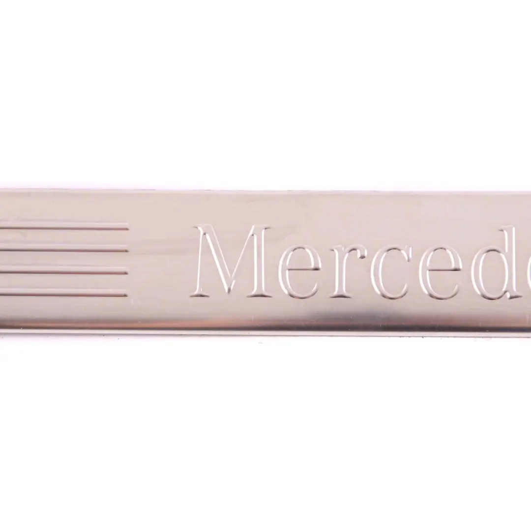 Nakładka Listwa Progowa Próg Przód do MERCEDES W212 o numerze A2126860936 MERCEDES W212 Nakładka Listwa Progowa Próg Przód - SKU A2126860936 - Numer Części A2126860936