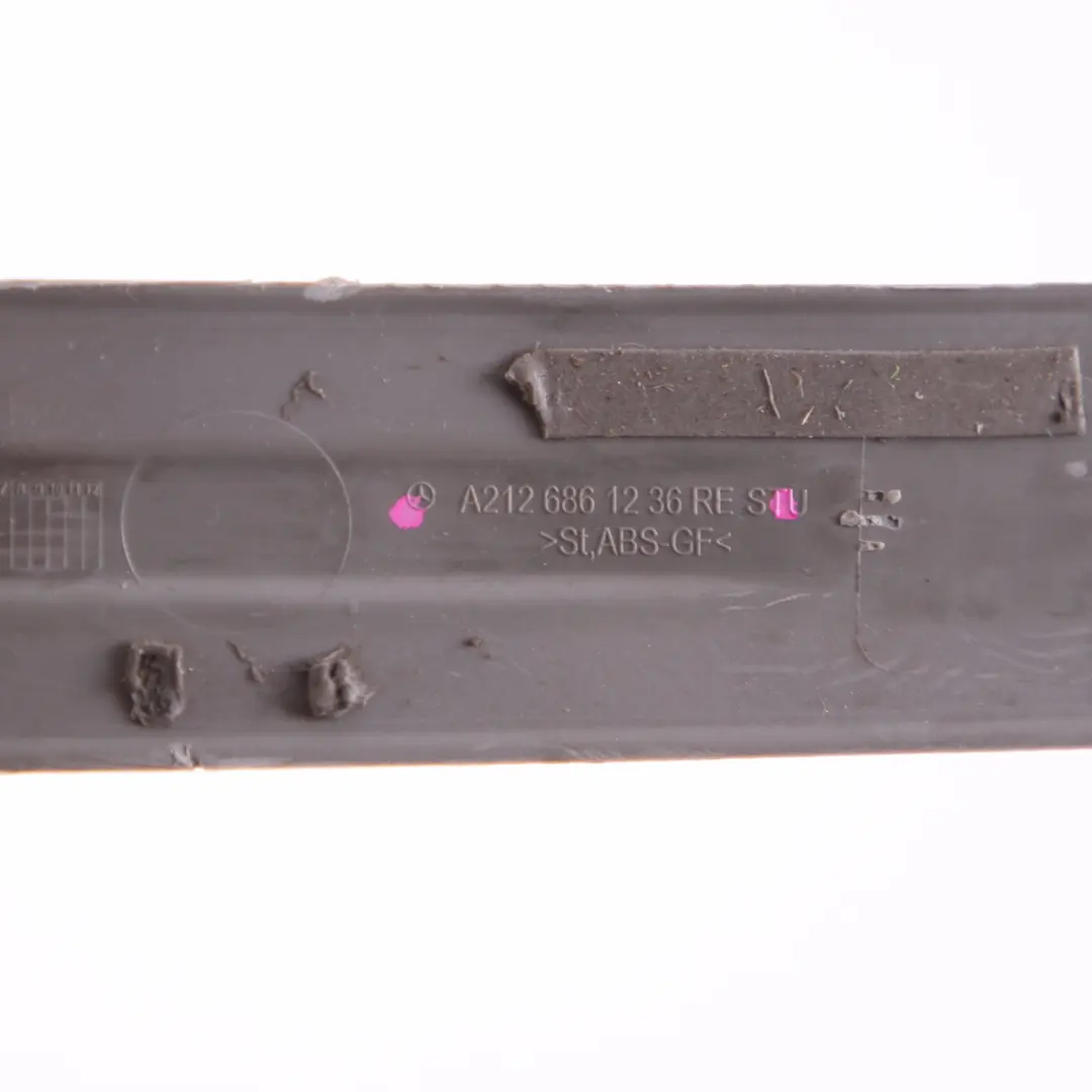Mercedes W212 Umbral Puerta Trasera Derecha Paso Cubierta Panel - SKU A2126861236 - Número de pieza A2126861236