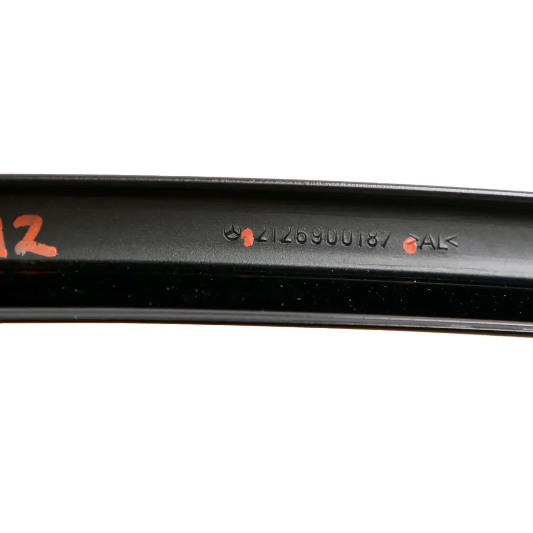 Pilar Cubre Puerta Banda Delantera Izquierda para Mercedes W212 B con número de pieza A2126900187 Mercedes W212 B Pilar Cubre Puerta Banda Delantera Izquierda - SKU A2126900187 - Número de pieza A2126900187