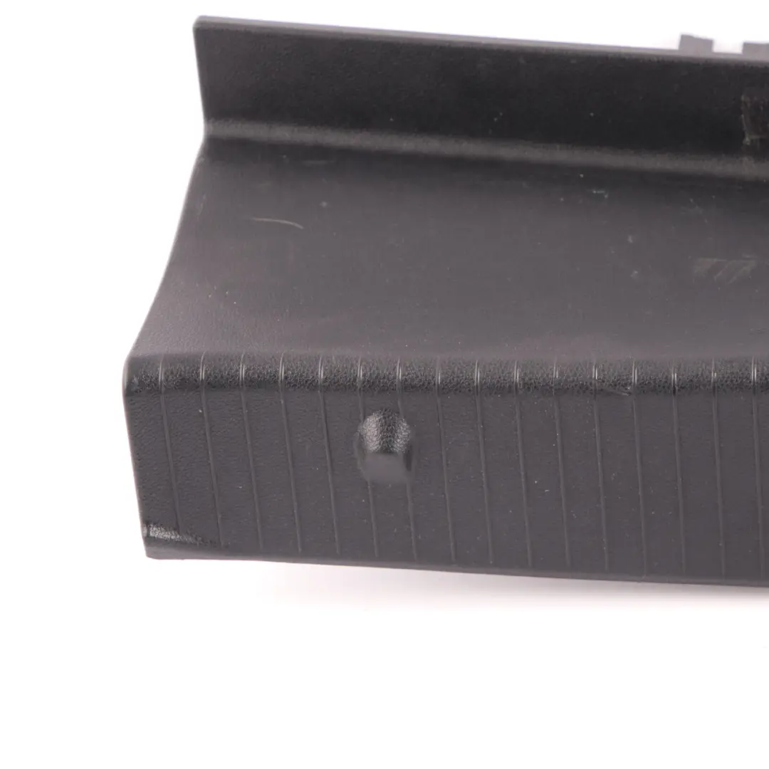 Listwa Nakładka Osłona Bagażnika do MERCEDES W212 o numerze A1696900141 MERCEDES W212 Listwa Nakładka Osłona Bagażnika - SKU A2126900241 - Numer Części A1696900141