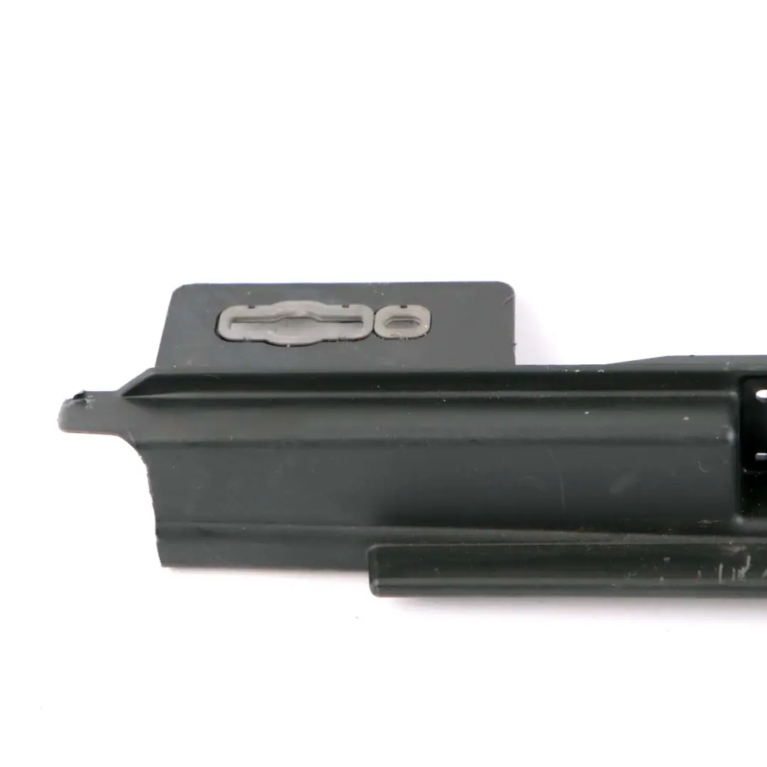 Listwa Prowadnica Rolety Lewa Lewy Tył do Mercedes W212 o numerze A2126900338 Mercedes W212 Listwa Prowadnica Rolety Lewa Lewy Tył - SKU A2126900338 - Numer Części A2126900338