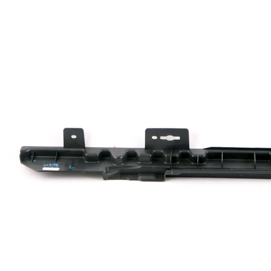 Listwa Prowadnica Rolety Lewa Lewy Tył do Mercedes W212 o numerze A2126900338 Mercedes W212 Listwa Prowadnica Rolety Lewa Lewy Tył - SKU A2126900338 - Numer Części A2126900338