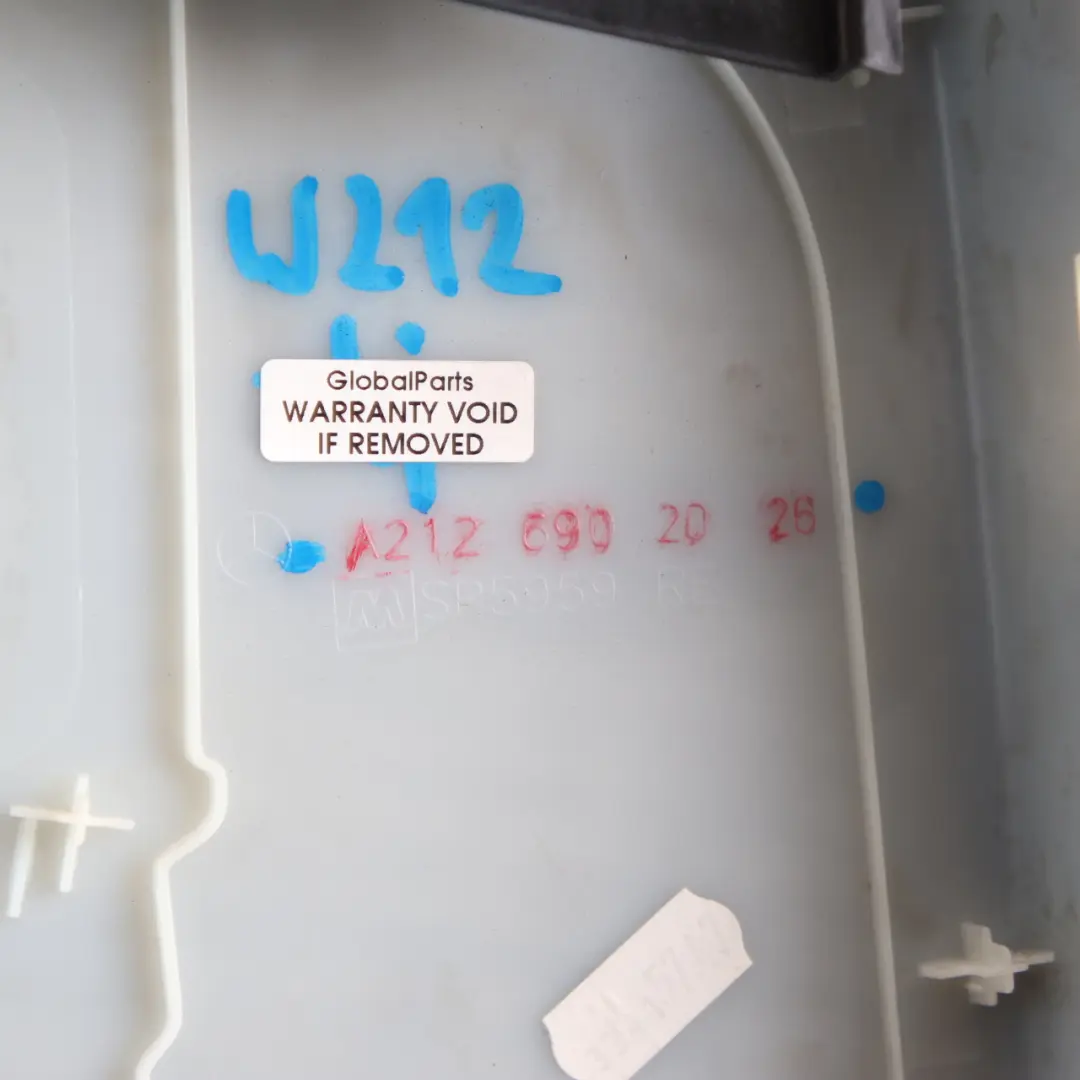 Prawa Osłona Tapicerka Słupka do MERCEDES W212 o numerze A2126900425 MERCEDES W212 Prawa Osłona Tapicerka Słupka - SKU A2126900425 - Numer Części A2126900425