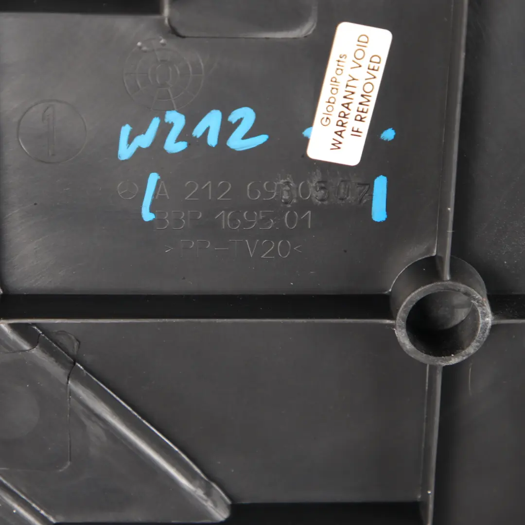 Coffre à Bagages Plancher Avant Habillage Noir pour Mercedes W212 à propos du numéro de pièce A2126900507 Mercedes W212 Coffre à Bagages Plancher Avant Habillage Noir - SKU A2126900507 - Numéro de pièce A2126900507