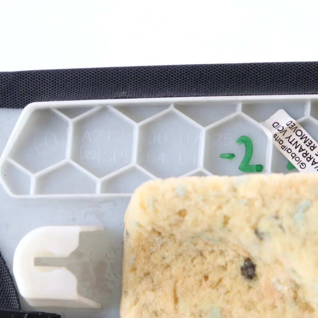 Osłona Obudowa Słupka A2128000725 do Mercedes W212 2 o numerze A2126900725 Mercedes W212 2 Osłona Obudowa Słupka A2128000725 - SKU A2126900725-2 - Numer Części A2126900725