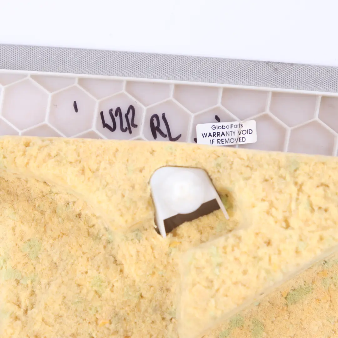 Osłona Słupka C Lewy Tył Szary do Mercedes W212 o numerze A2126900725 Mercedes W212 Osłona Słupka C Lewy Tył Szary - SKU A2126900725 - Numer Części A2126900725