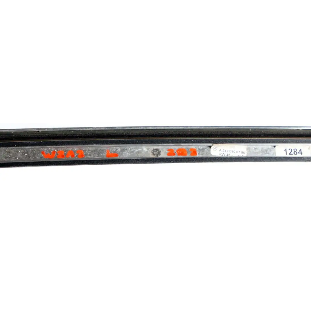 Finestra Striscia Trim Tetto Modanatura Sinistra Cromo per Mercedes W212 con numero di parte A2126900780 Mercedes W212 Finestra Striscia Trim Tetto Modanatura Sinistra Cromo - SKU A2126900780 - Numero di parte A2126900780