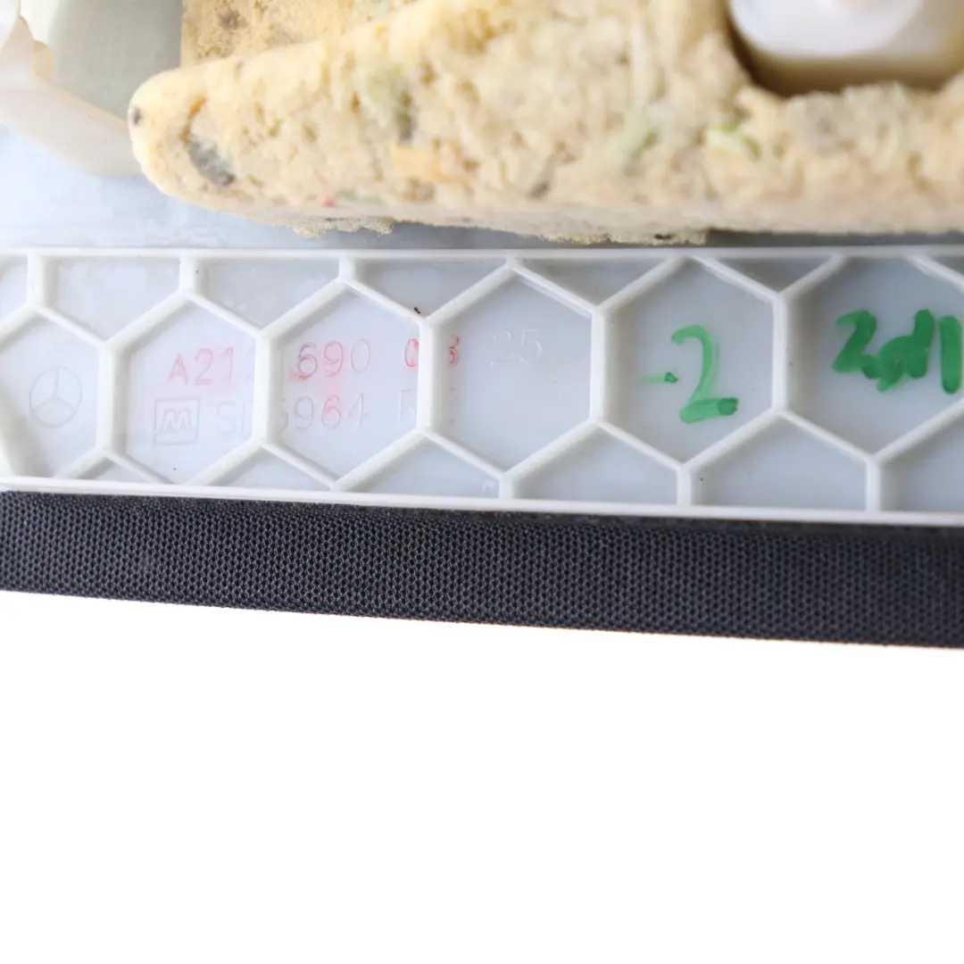 Osłona Obudowa Słupka Prawa do Mercedes W212 o numerze A2126900825 Mercedes W212 Osłona Obudowa Słupka Prawa - SKU A2126900825-2 - Numer Części A2126900825