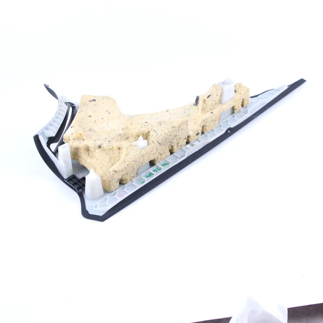 Embellecedor Pilar C Tapa Trasera Derecha O/S Negro para Mercedes W212 con número de pieza A2126900825 Mercedes W212 Embellecedor Pilar C Tapa Trasera Derecha O/S Negro - SKU A2126900825-2 - Número de pieza A2126900825