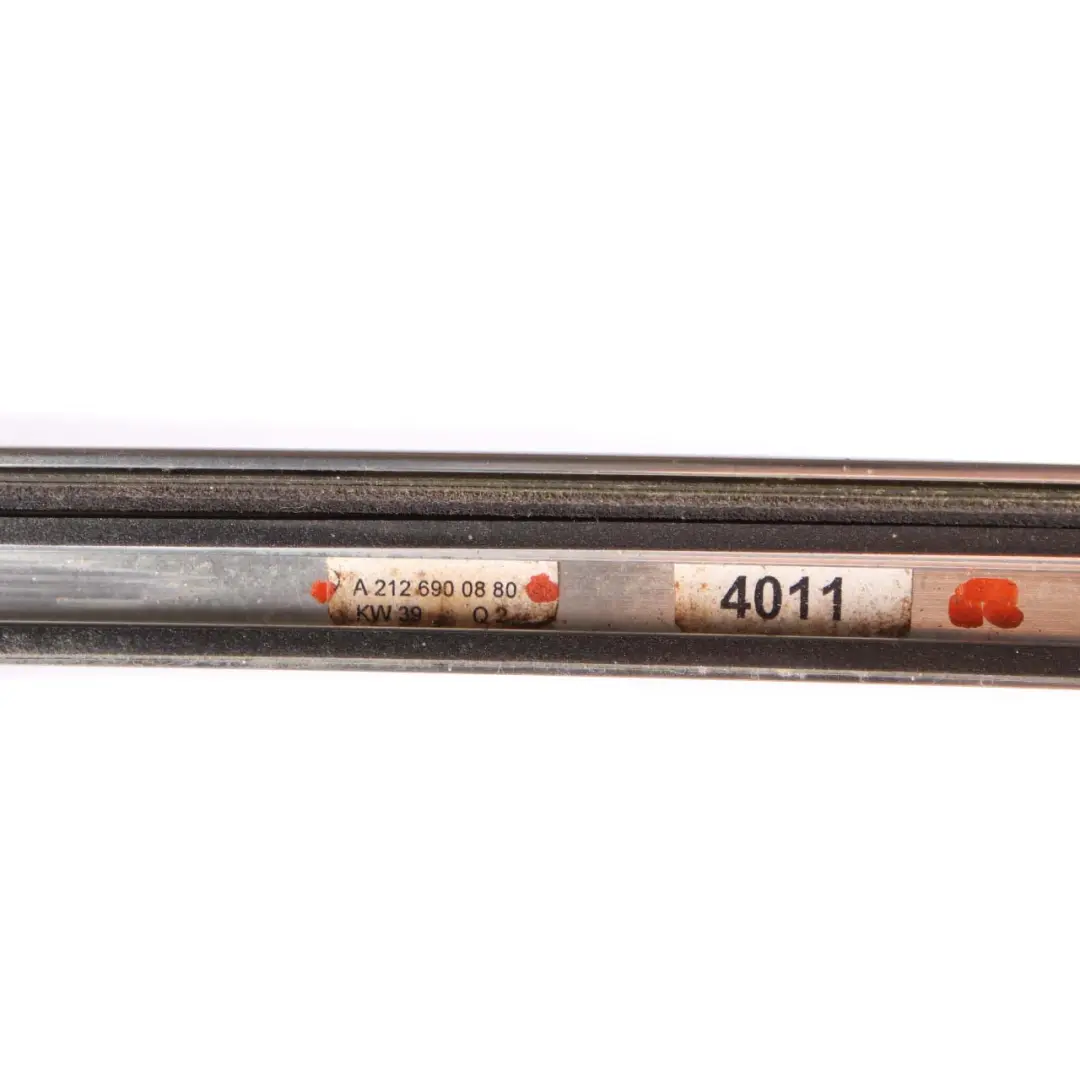 Ventana Tapa del Techo Moldura Derecha O/S Cromo para Mercedes W212 con número de pieza A2126900880 Mercedes W212 Ventana Tapa del Techo Moldura Derecha O/S Cromo - SKU A2126900880 - Número de pieza A2126900880