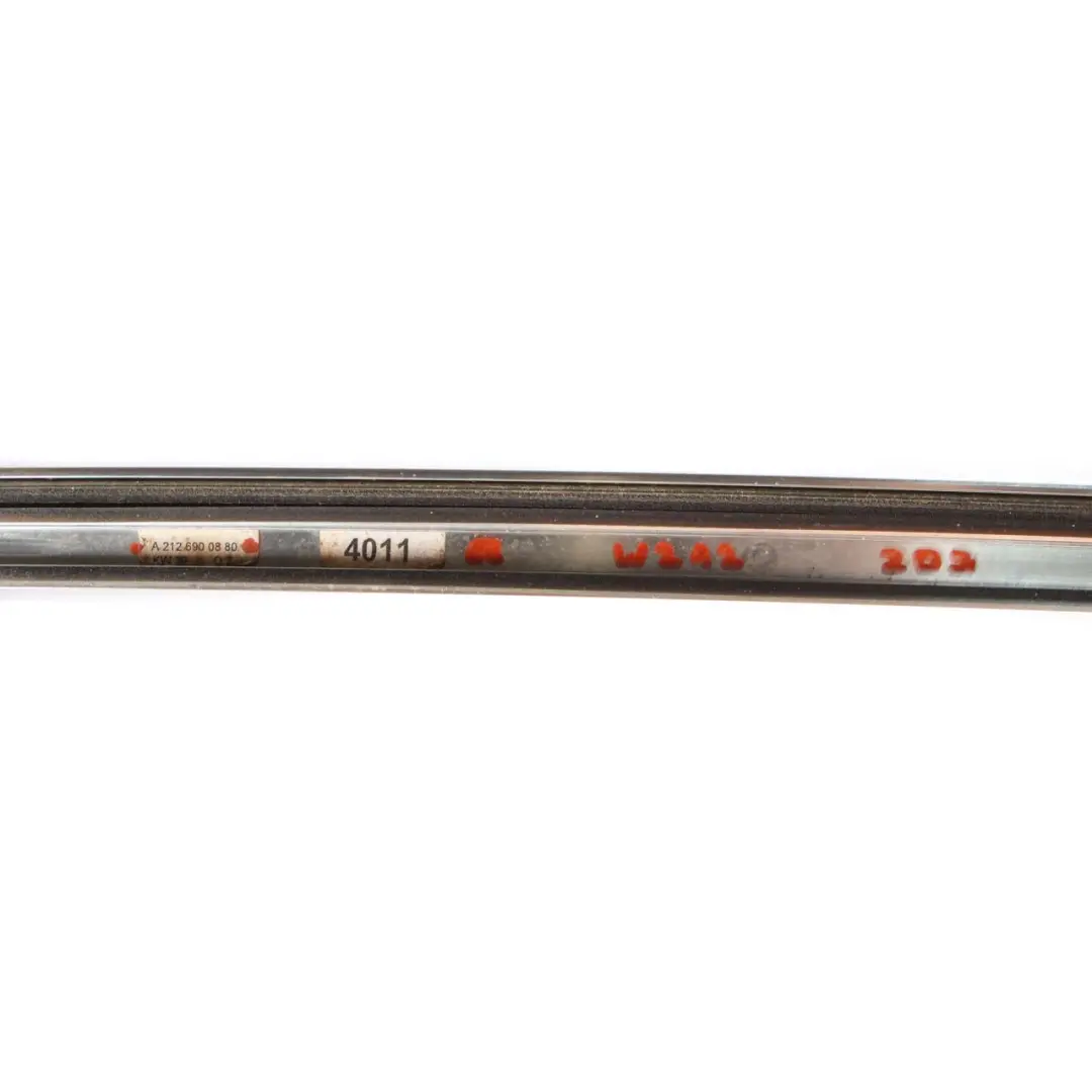 Bandeau Garniture Toit Moulure Supérieure Chromé pour Mercedes W212 à propos du numéro de pièce A2126900880 Mercedes W212 Bandeau Garniture Toit Moulure Supérieure Chromé - SKU A2126900880 - Numéro de pièce A2126900880