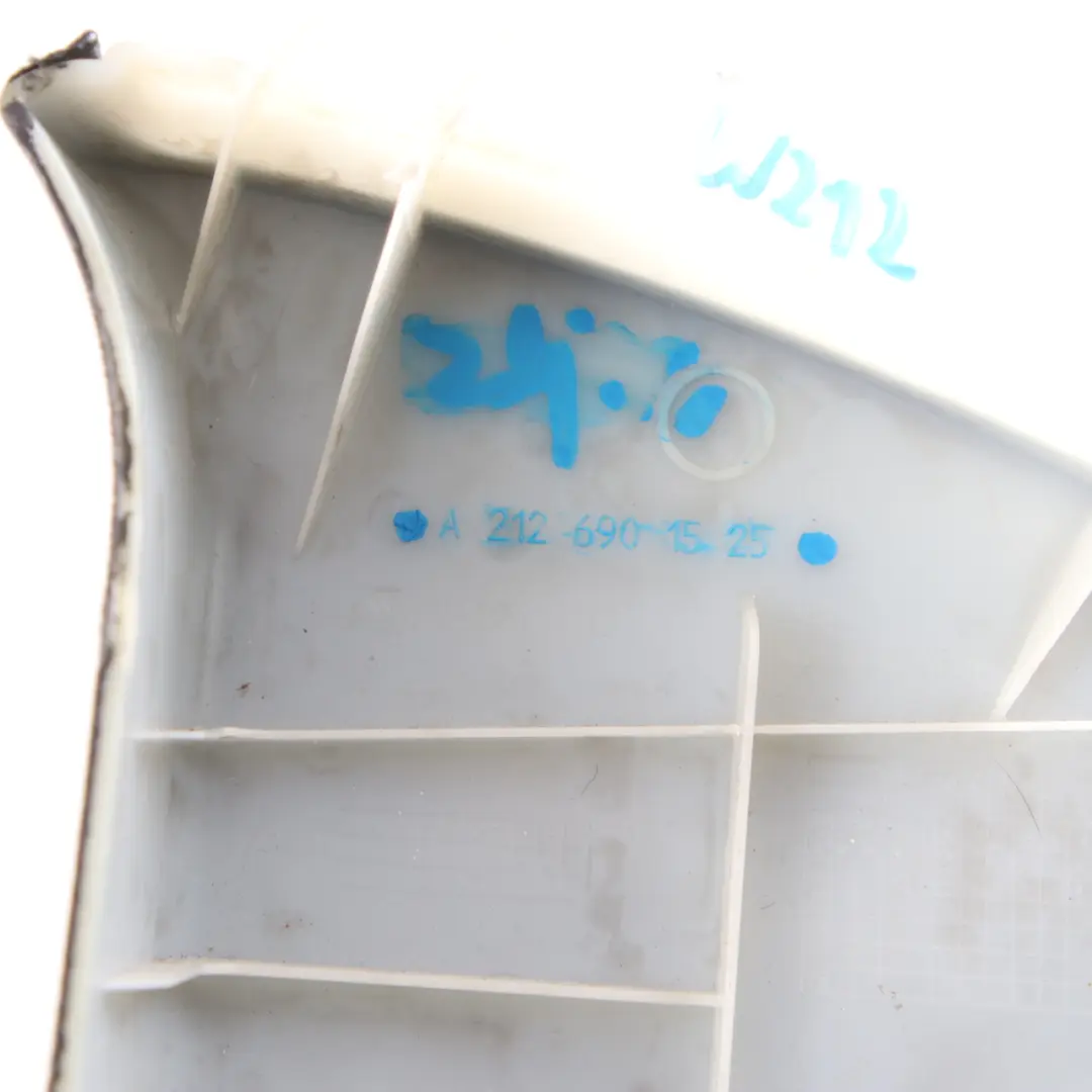 Garniture Colonne C gauche Panneau recouvrement Noir pour Mercedes W212 à propos du numéro de pièce A2126901525 Mercedes W212 Garniture Colonne C gauche Panneau recouvrement Noir - SKU A2126901525 - Numéro de pièce A2126901525