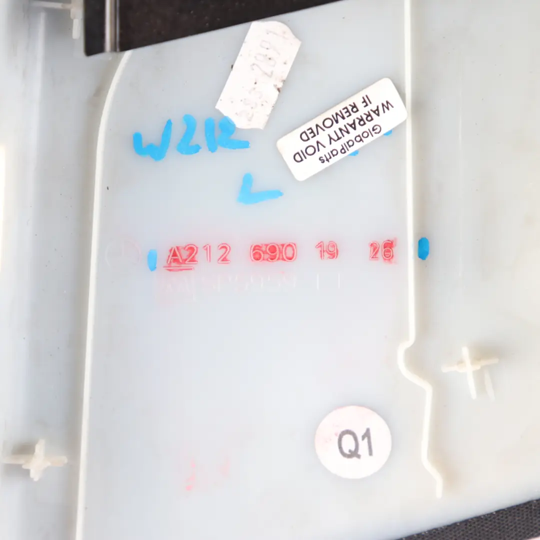 Coprire B Pilastro Sinistro Pannello Panno Nero per Mercedes W212 con numero di parte A2126901926 Mercedes W212 Coprire B Pilastro Sinistro Pannello Panno Nero - SKU A2126901926 - Numero di parte A2126901926