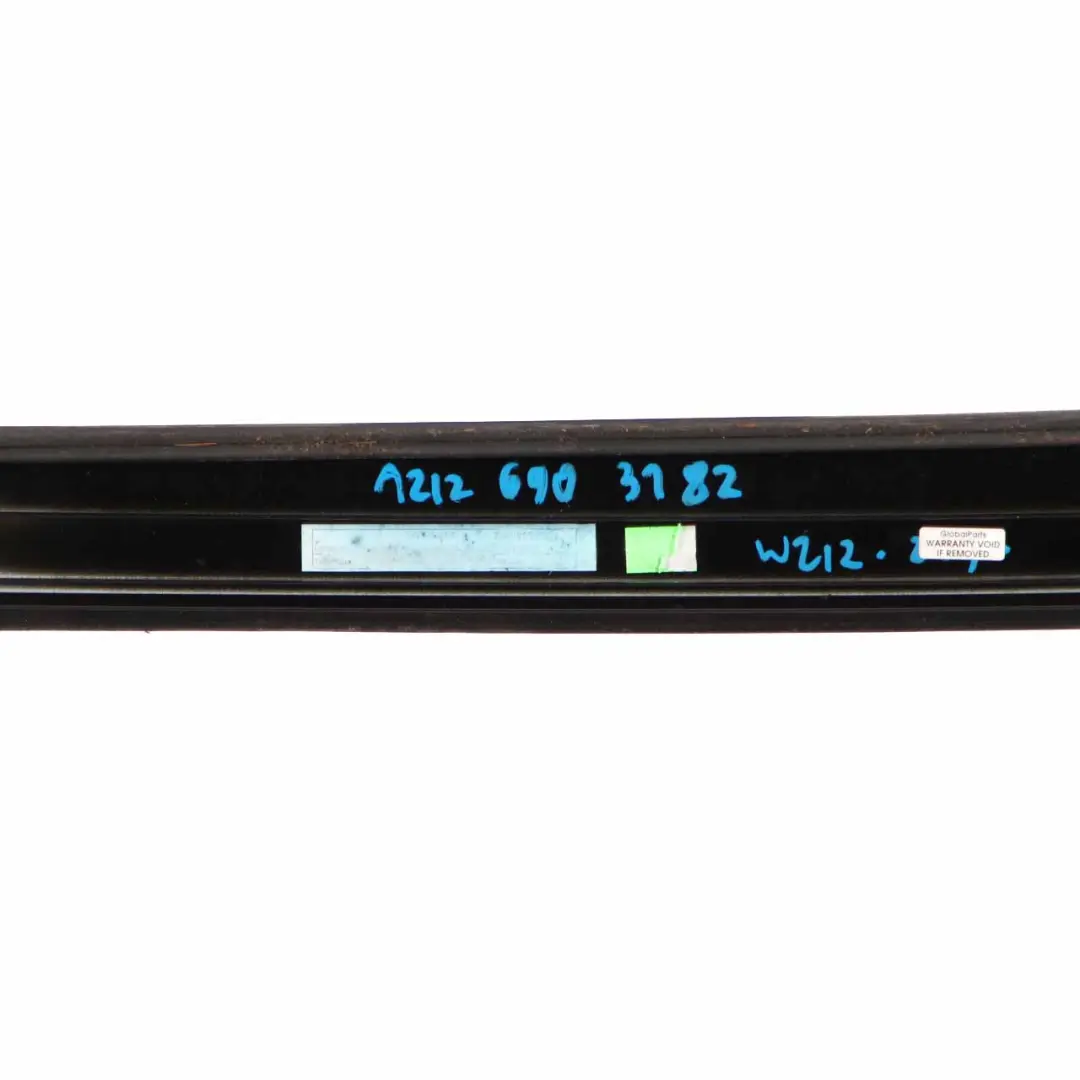 Moulure De Toit Droite Garniture De Fenêtre Noire pour Mercedes S212 à propos du numéro de pièce A2126903182 Mercedes S212 Moulure De Toit Droite Garniture De Fenêtre Noire - SKU A2126903182 - Numéro de pièce A2126903182