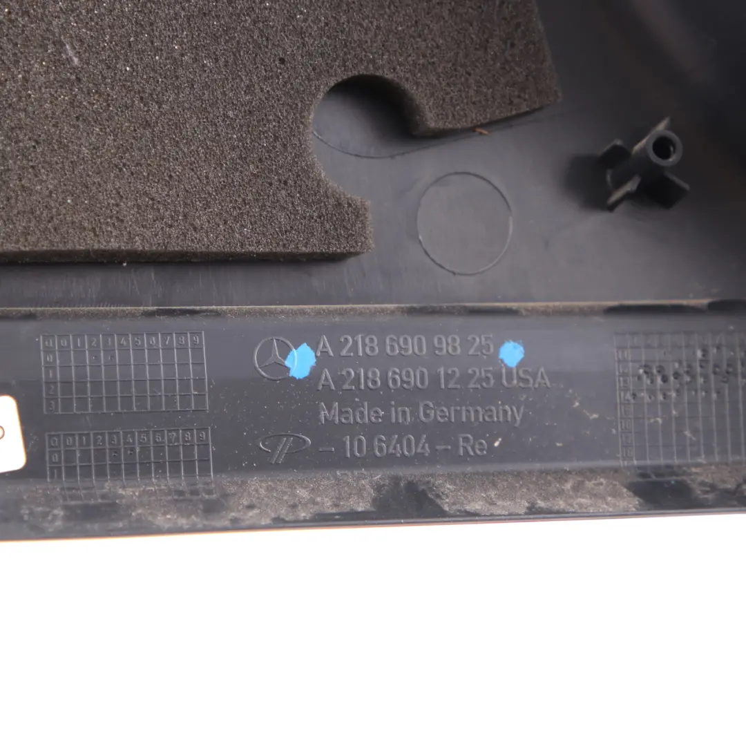 Mercedes W204 Pilar C Cubierta Panel Embellecedor Maletero Trasero Izquierda - SKU A2186909825 - Número de pieza A2186909825