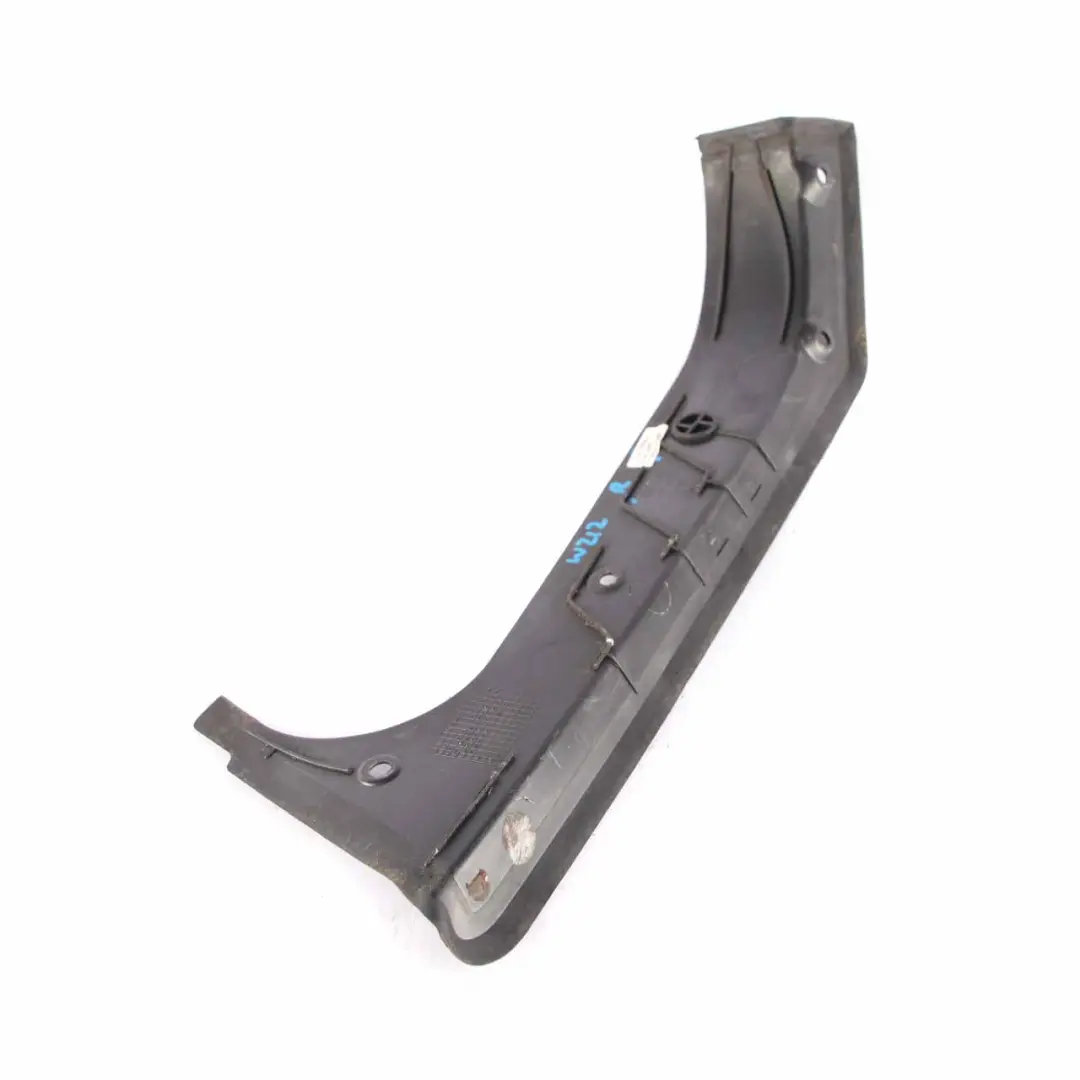 Garniture de Coffre Mercedes W212 Panneau Arriere Droit Noir pour à propos du numéro de pièce A2126931033 Garniture de Coffre Mercedes W212 Panneau Arriere Droit Noir - SKU A2126931033 - Numéro de pièce A2126931033