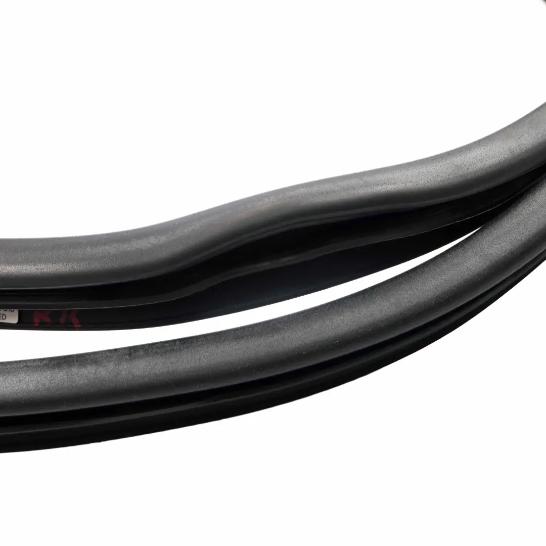 Mercedes W212 Estate Joint d'etancheite arriere gauche droit Bande - SKU A2126970251 - Numéro de pièce A2126970251