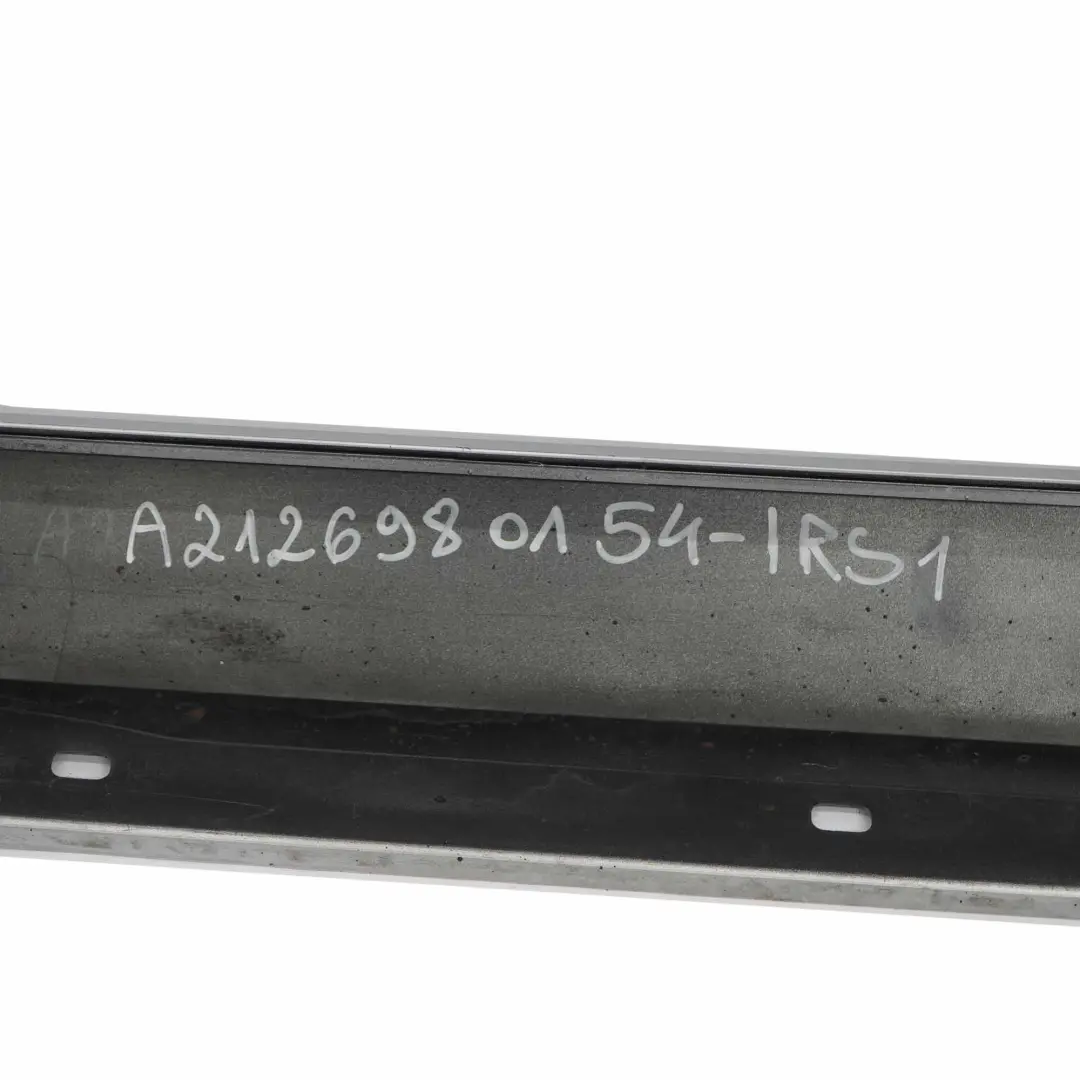 Faldon Lateral Cubre Umbral Puerta Izquierdo Iridium Silver - 775 para Mercedes W212 con número de pieza A2126980154 Mercedes W212 Faldon Lateral Cubre Umbral Puerta Izquierdo Iridium Silver - 775 - SKU A2126980154-IRS1 - Número de pieza A2126980154