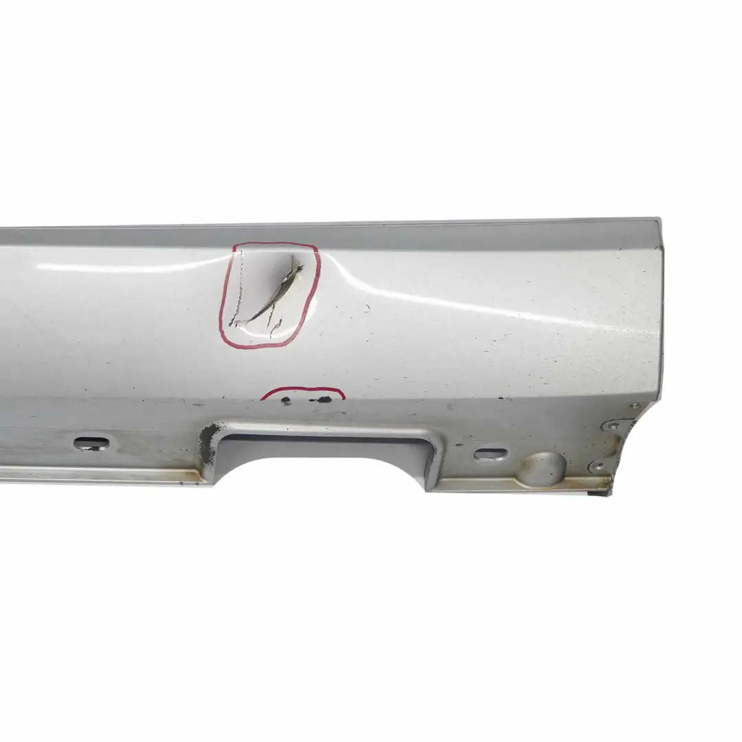 Faldon Lateral Cubre Umbral Puerta Izquierdo Iridium Silver - 775 para Mercedes W212 con número de pieza A2126980154 Mercedes W212 Faldon Lateral Cubre Umbral Puerta Izquierdo Iridium Silver - 775 - SKU A2126980154-IRS - Número de pieza A2126980154