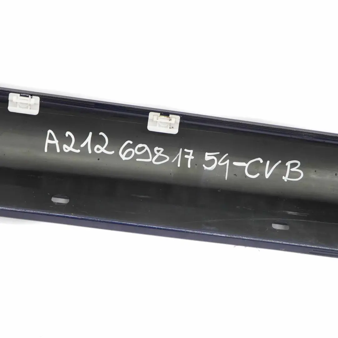 Copertura gonna laterale AMG sinistra davanzale Cavansite Blu 890 per Mercedes S212 con numero di parte A2126981754 Mercedes S212 Copertura gonna laterale AMG sinistra davanzale Cavansite Blu 890 - SKU A2126981754-CVB - Numero di parte A2126981754