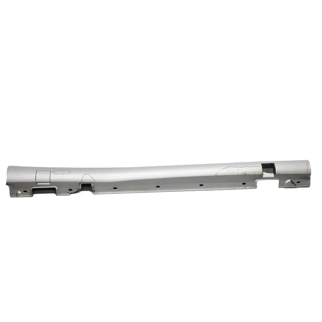 Faldon Lateral Derecho AMG Umbral Puerta Iridium Plato 775 para Mercedes W212 con número de pieza A2126981854 Mercedes W212 Faldon Lateral Derecho AMG Umbral Puerta Iridium Plato 775 - SKU A2126981854-IRS - Número de pieza A2126981854