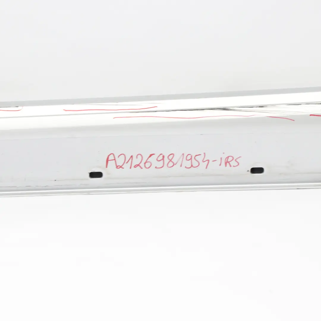 Gonna Laterale Pannello AMG Porta Sinistra Iridium Silver - 775 per Mercedes W212 con numero di parte A2126981954 Mercedes W212 Gonna Laterale Pannello AMG Porta Sinistra Iridium Silver - 775 - SKU A2126981954-IRS - Numero di parte A2126981954