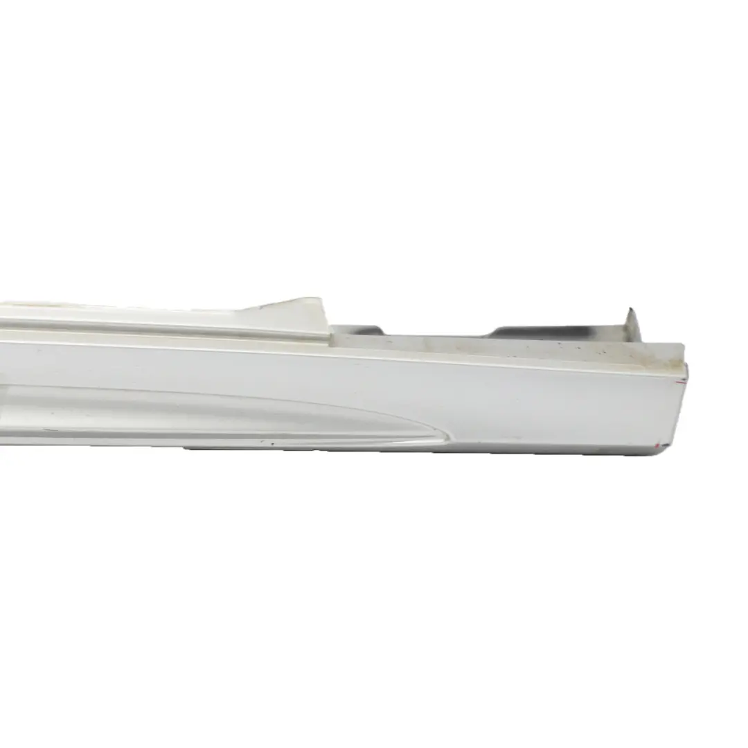 Faldon Lateral Cubre Umbral AMG Derecho Iridium Silver - 775 para Mercedes W212 con número de pieza A2126982054 Mercedes W212 Faldon Lateral Cubre Umbral AMG Derecho Iridium Silver - 775 - SKU A2126982054-IRS - Número de pieza A2126982054