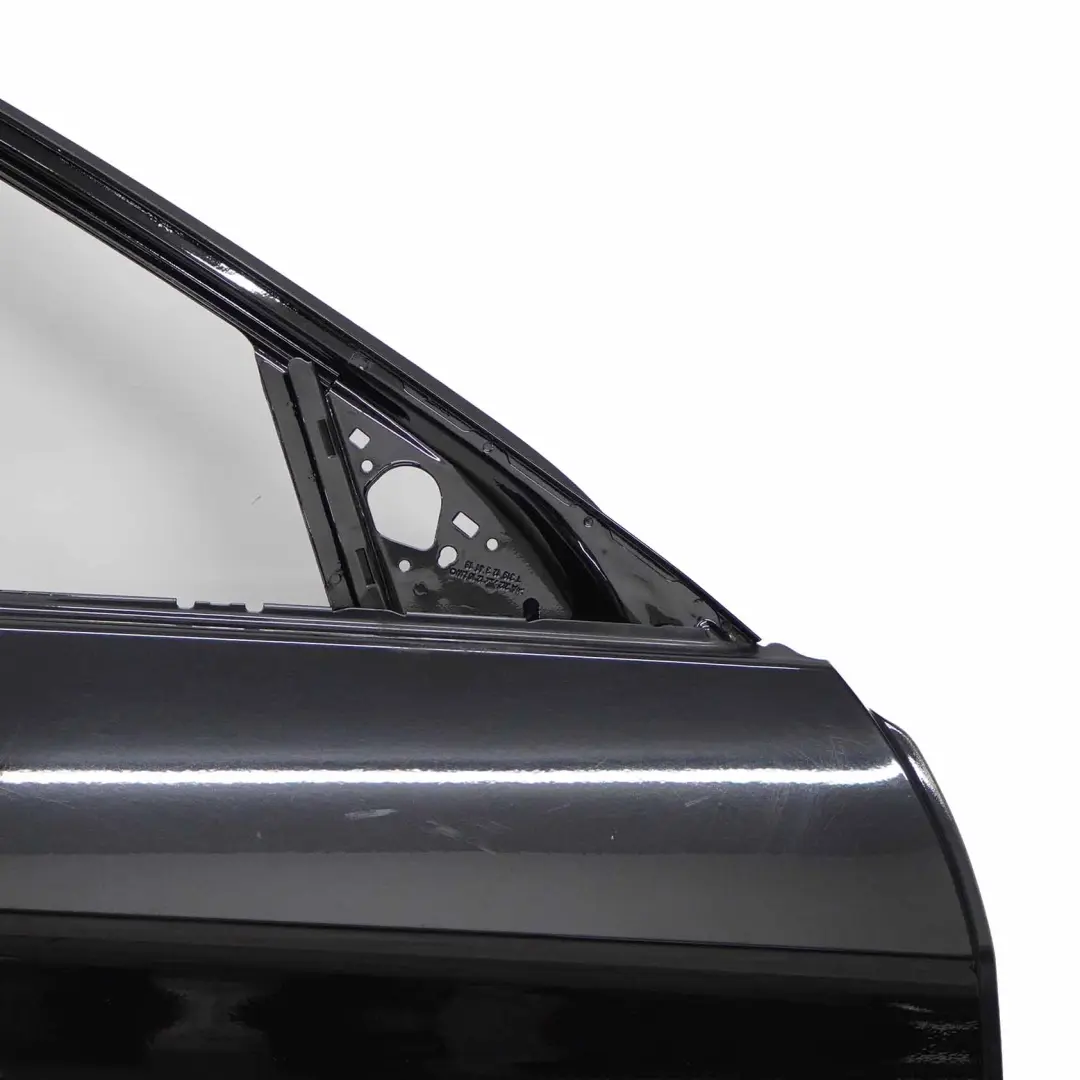 Puerta Delantera Derecha Tapa Panel Obsidian Black - 197 para Mercedes W212 con número de pieza A2127200205 Mercedes W212 Puerta Delantera Derecha Tapa Panel Obsidian Black - 197 - SKU A2127200205-OB1 - Número de pieza A2127200205