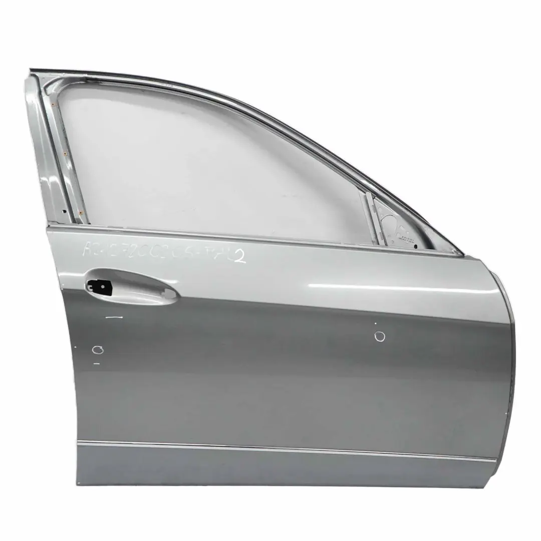 Puerta Delantera Derecha Tapa Panel Palladium Silver - 792 para Mercedes W212 con número de pieza A2127200205 Mercedes W212 Puerta Delantera Derecha Tapa Panel Palladium Silver - 792 - SKU A2127200205-PAL2 - Número de pieza A2127200205